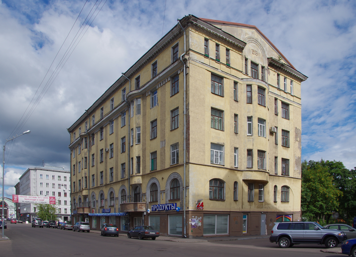 Вокзальная улица 9)